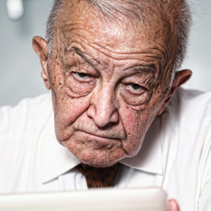 Названы два простых способа отсрочить старческое слабоумие